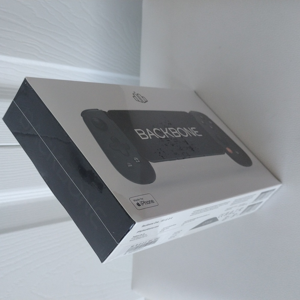 Backbone iPhone Gaming Controller - Picture 9 of 9